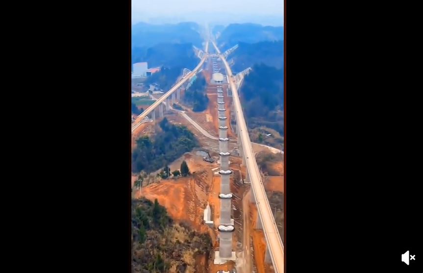中国の山を貫く高速道路２